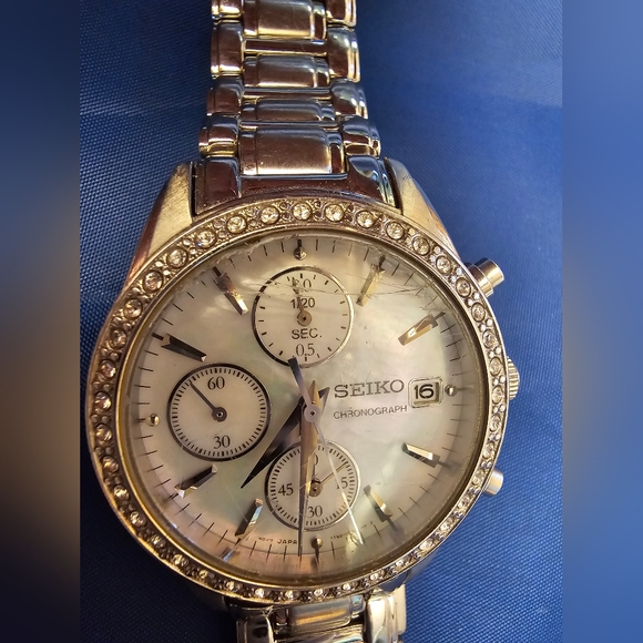 Stainless steel. Mother of pearl and rhinestone Seiko watch. - Picture 3 of 7